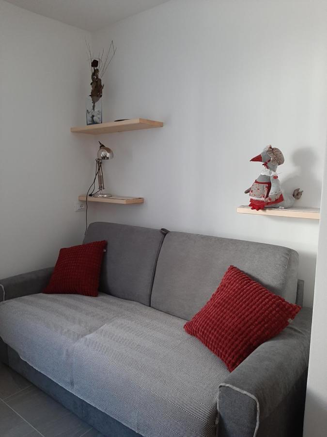 Apartment Anna Racines Bagian luar foto