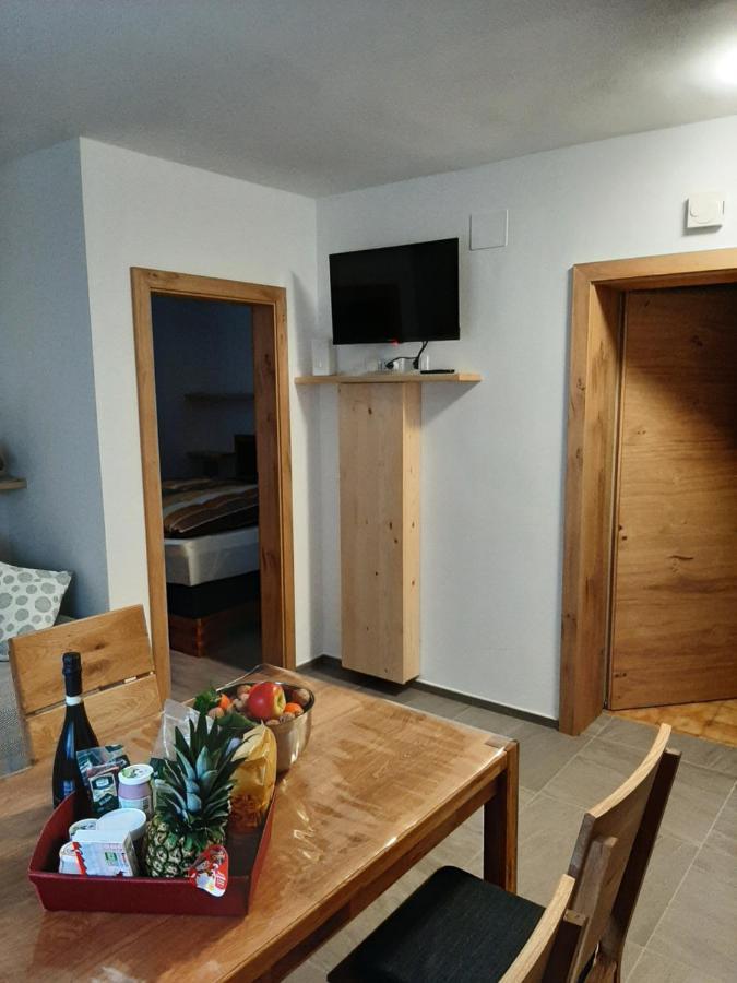 Apartment Anna Racines Bagian luar foto