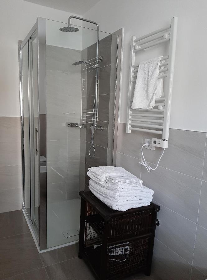 Apartment Anna Racines Bagian luar foto